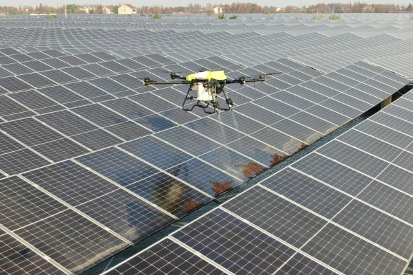 Solar Panel Cleaning Drones' Pressure Washing Boosts Efficiency & ROI