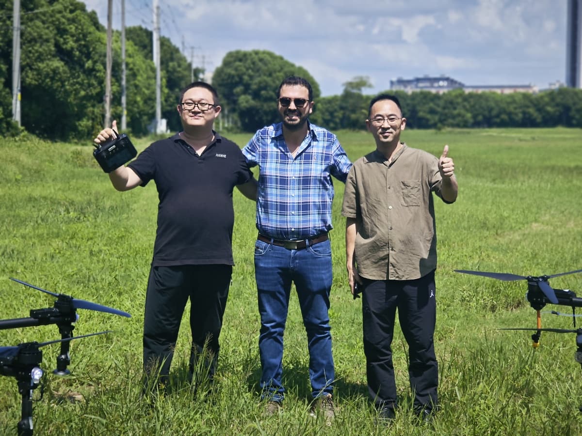 H50 Agricultural Drone cleaning solar panels with electrostatic spray. H50 Agricultural Drone cleaning solar panels with electrostatic spray.