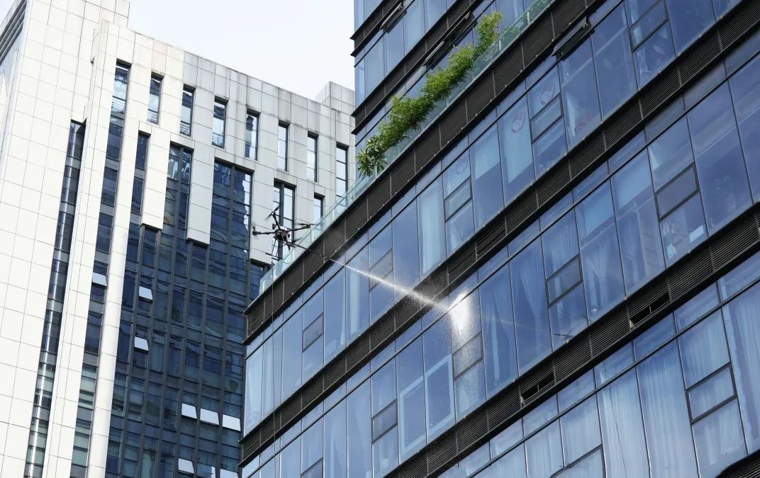Professional facade-cleaning drone with smart collision avoidance & high-pressure washing Professional facade-cleaning drone with smart collision avoidance & high-pressure washing