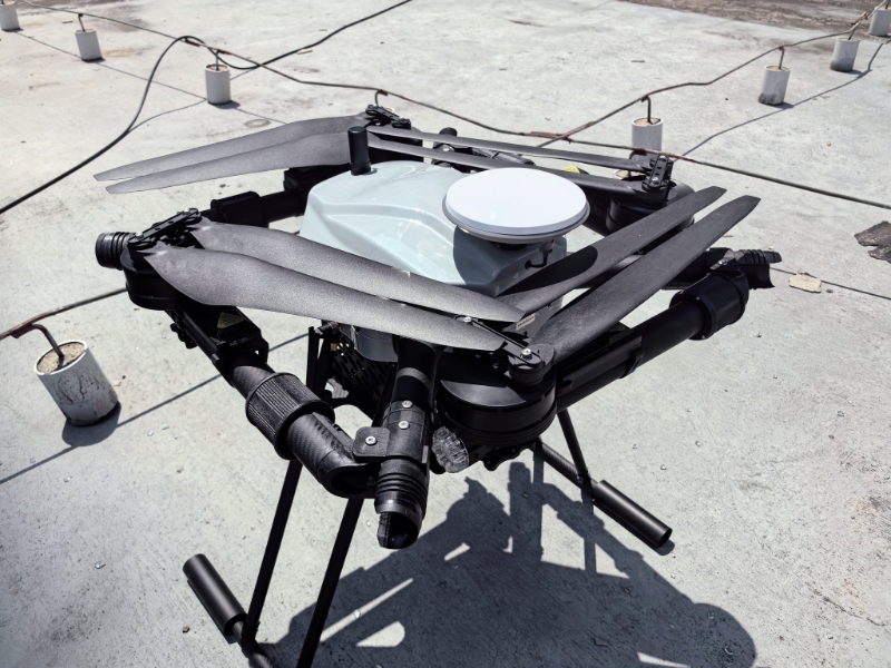 Professional facade-cleaning drone with smart collision avoidance & high-pressure washing Professional facade-cleaning drone with smart collision avoidance & high-pressure washing