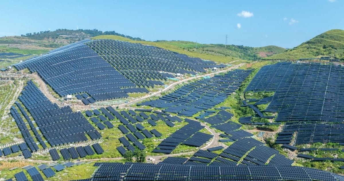 Drone solar panel cleaning at a large PV plant – factors affecting service pricing and efficiency Drone solar panel cleaning at a large PV plant – factors affecting service pricing and efficiency