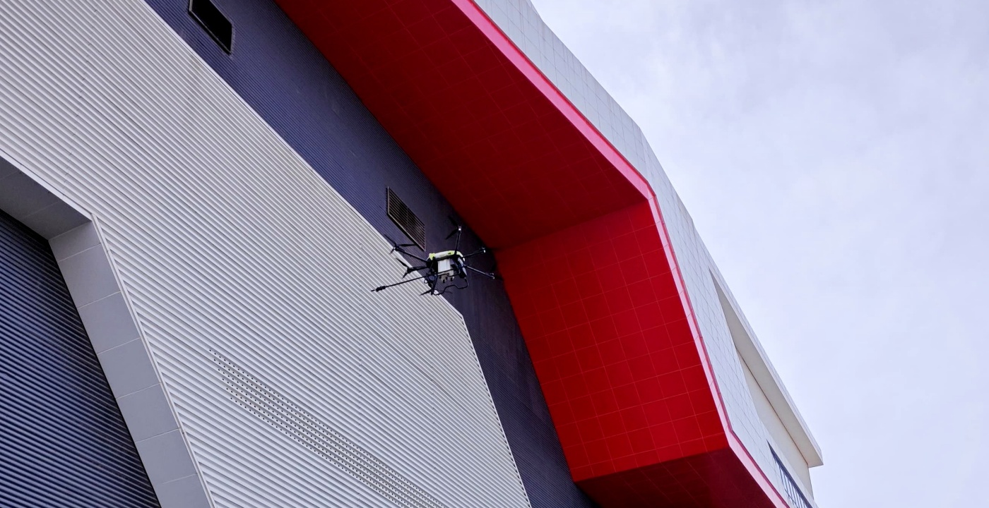 C40A window cleaning drone spraying glass curtain wall of skyscraper C40A window cleaning drone spraying glass curtain wall of skyscraper