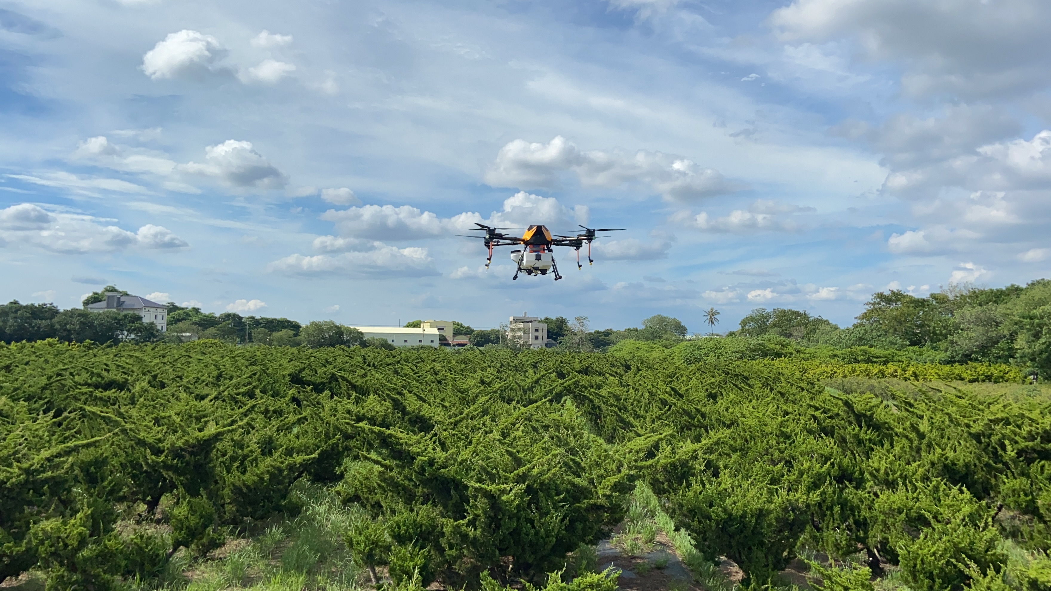 TDHP H16 front view – Compact agricultural drone with modular design TDHP H16 front view – Compact agricultural drone with modular design