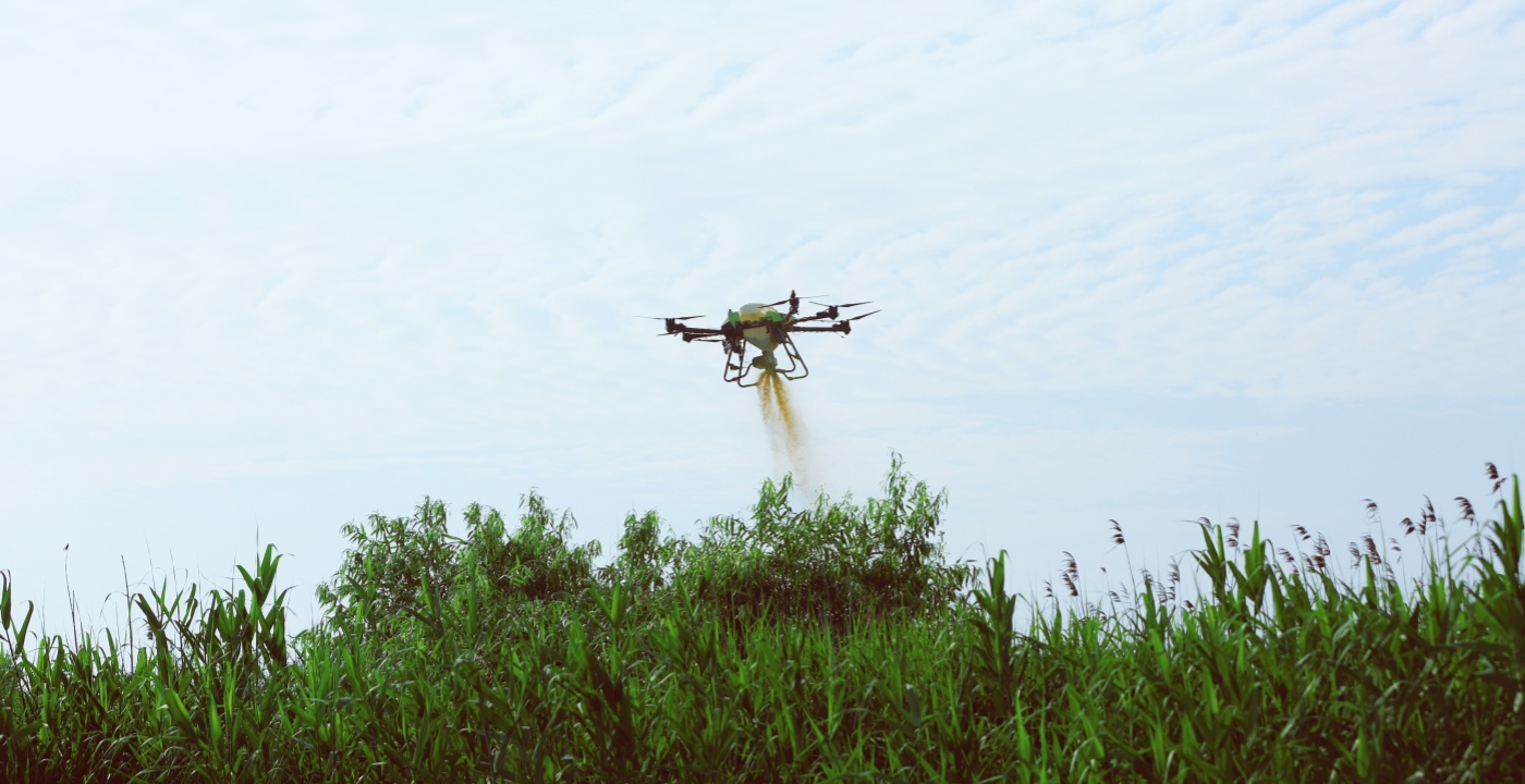TDHP H40 heavy-duty 6-axis agricultural drone with 40L spraying and 50L spreading system for large-scale farm operation