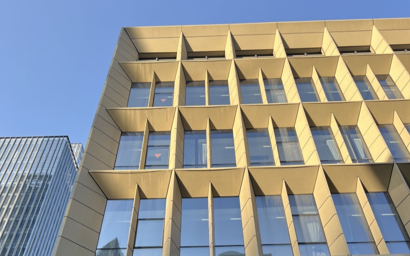 Facade Cleaning Case: Government Building