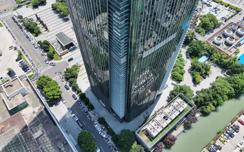 Drone Facade Cleaning vs Rope Access